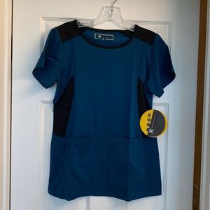 Wonderwink scrub top HP in Caribbean blue with black accent XS